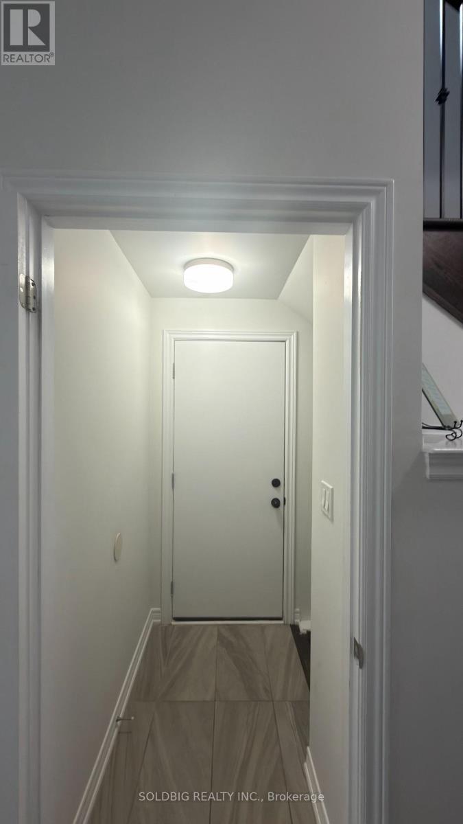 1265 Chee Chee Landing, Milton, ON - Indoor Photo Showing Other Room