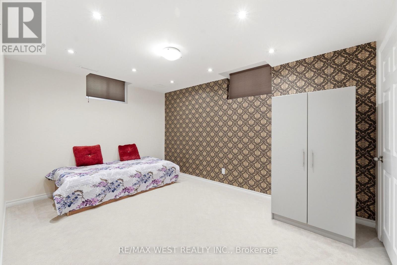356 Robert Ferrie Drive, Kitchener, ON - Indoor Photo Showing Other Room
