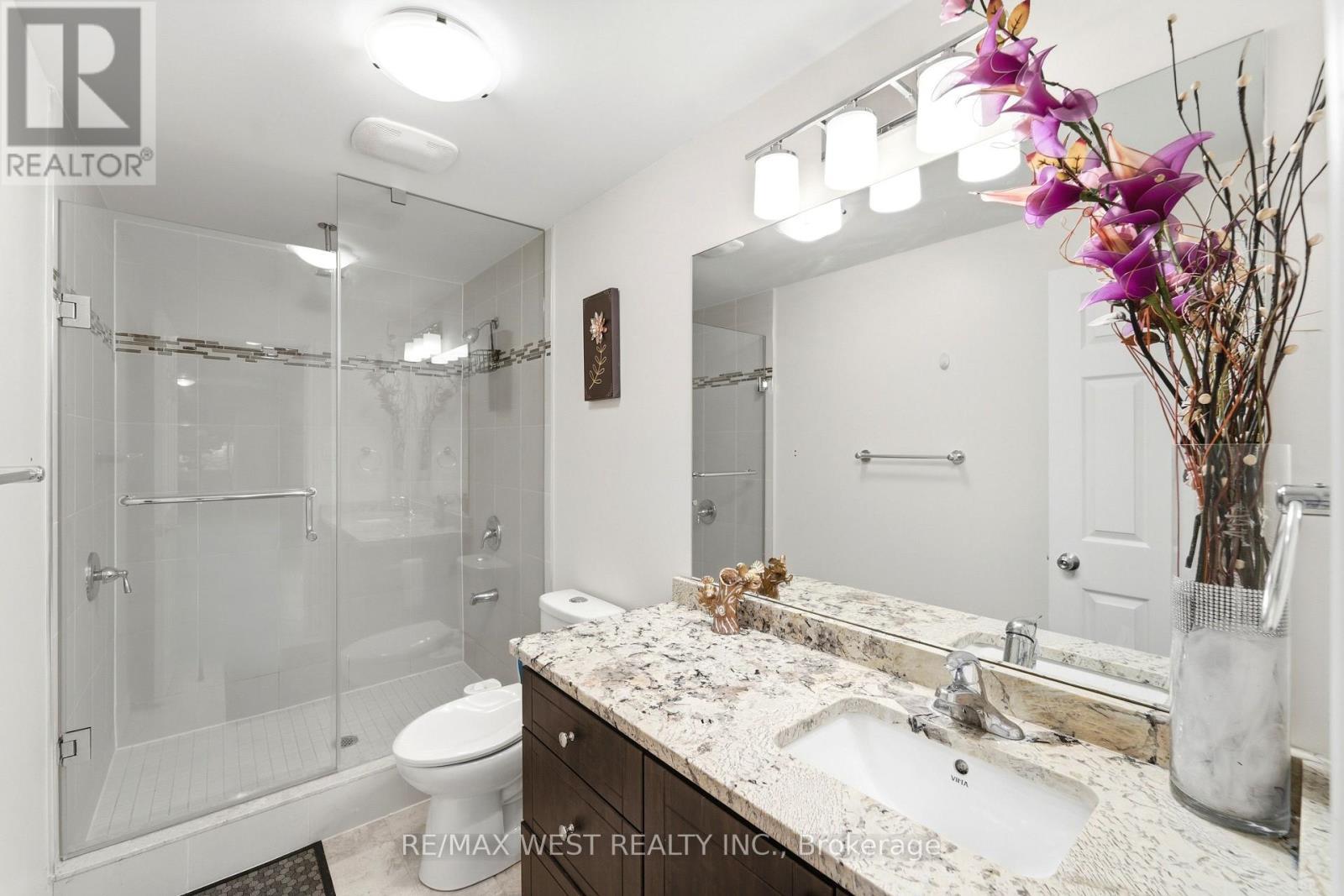 356 Robert Ferrie Drive, Kitchener, ON - Indoor Photo Showing Bathroom