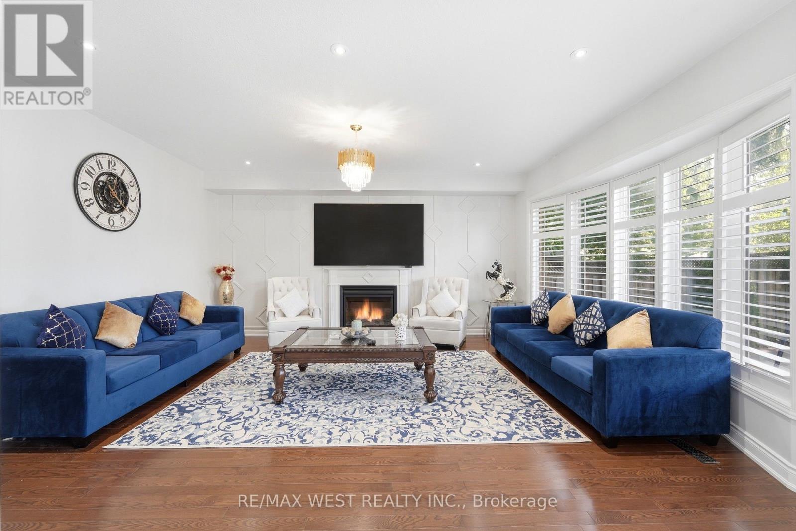 356 Robert Ferrie Drive, Kitchener, ON - Indoor Photo Showing Living Room With Fireplace