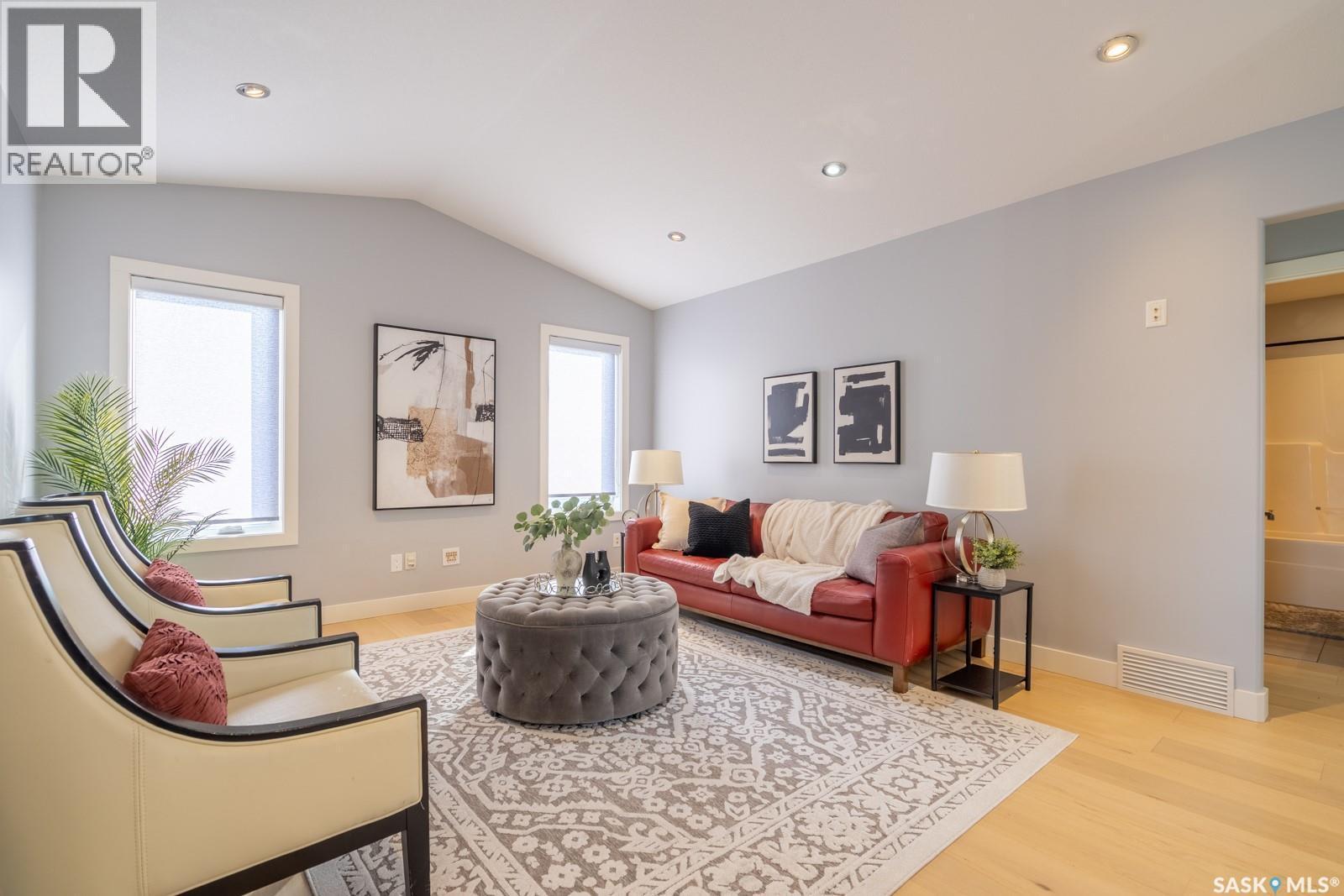 4311 Sandpiper Crescent E, Regina, SK - Indoor Photo Showing Living Room