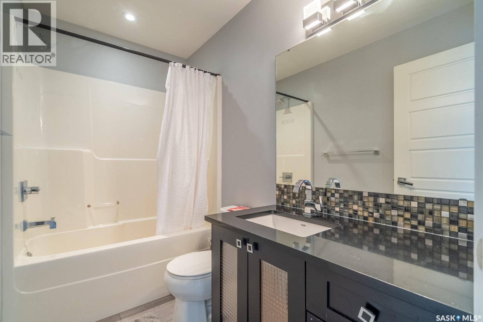 4311 Sandpiper Crescent E, Regina, SK - Indoor Photo Showing Bathroom
