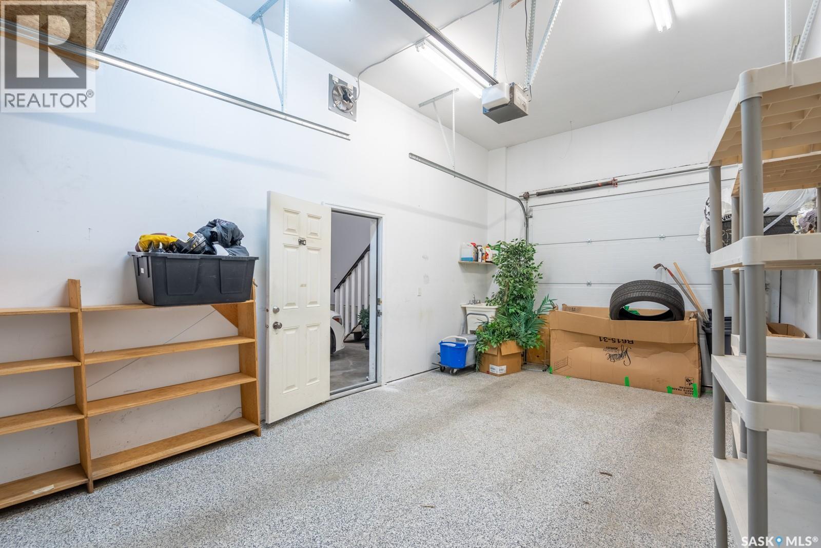 4311 Sandpiper Crescent E, Regina, SK - Indoor Photo Showing Garage