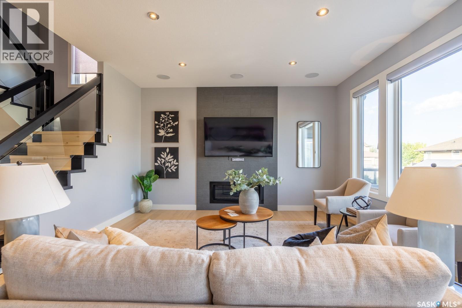 4311 Sandpiper Crescent E, Regina, SK - Indoor Photo Showing Living Room
