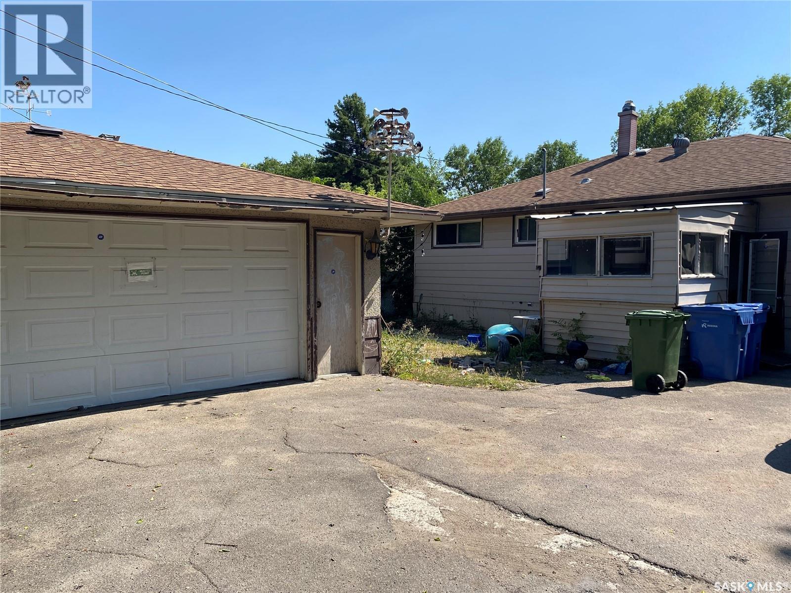 4118 Sherwood Drive, Regina, SK - Outdoor With Exterior