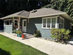 324 Chester Rd Qualicum Beach, BC V9K 1B9