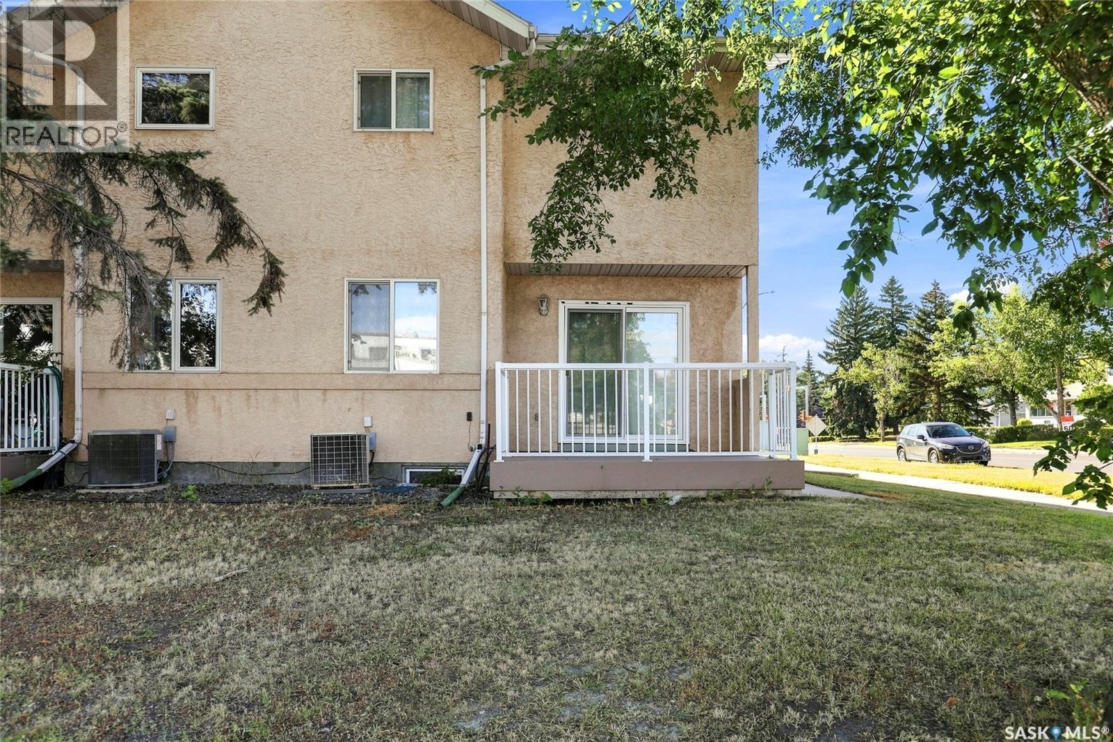 3802 Rae Street, Regina, SK - Outdoor