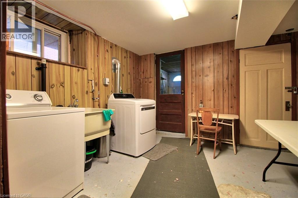 22 Blake Street, Hamilton, ON - Indoor Photo Showing Laundry Room