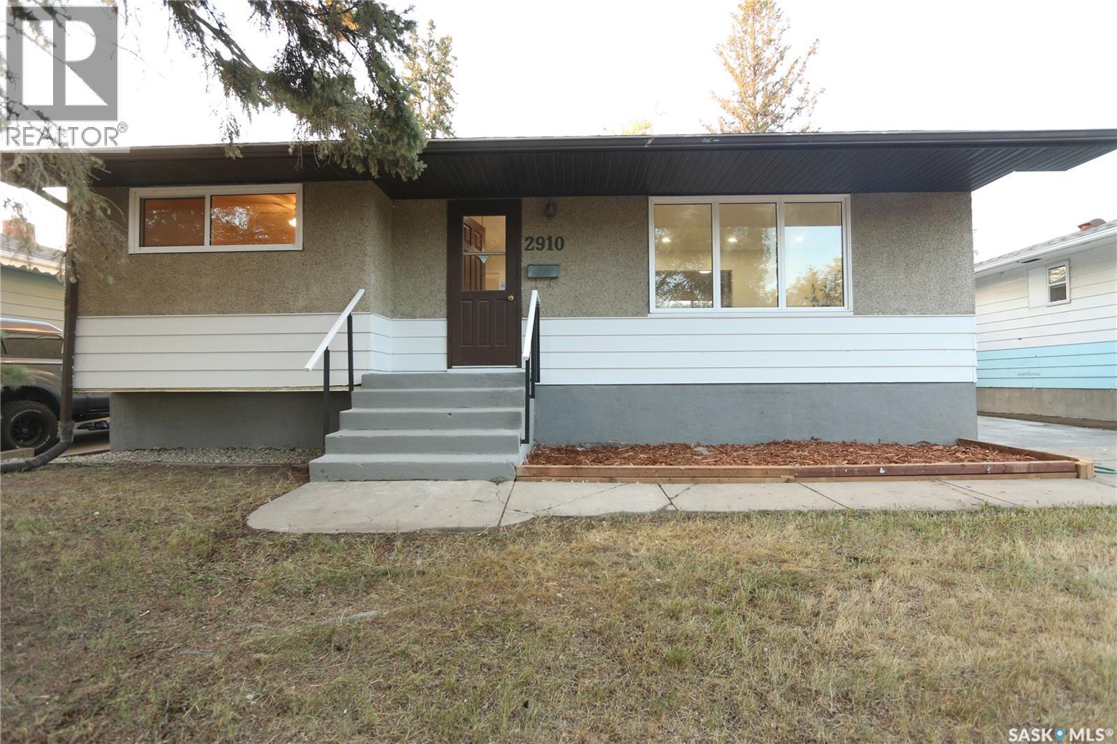 2910 Avonhurst Drive, Regina, SK - Outdoor