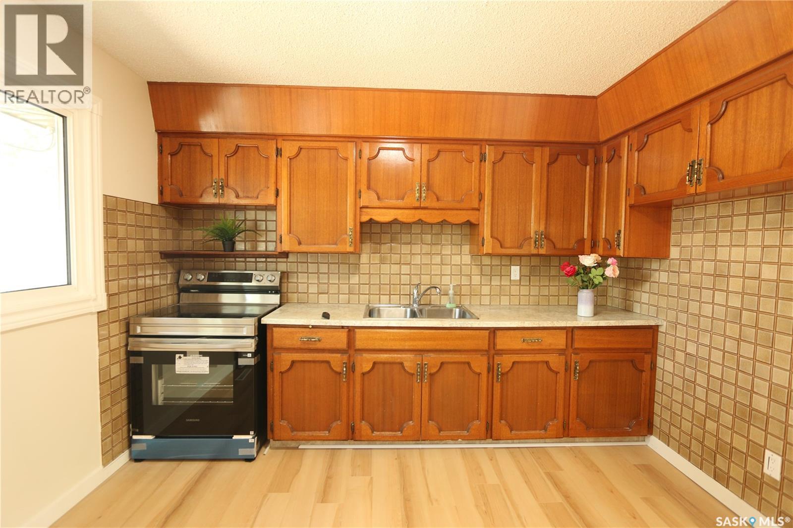 2910 Avonhurst Drive, Regina, SK - Indoor Photo Showing Kitchen With Double Sink