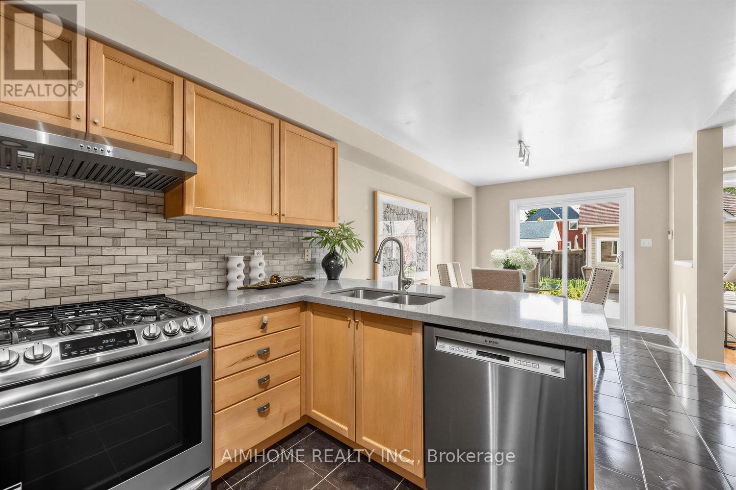 23 Bruce Creek Drive, Markham, ON - Indoor Photo Showing Kitchen With Double Sink