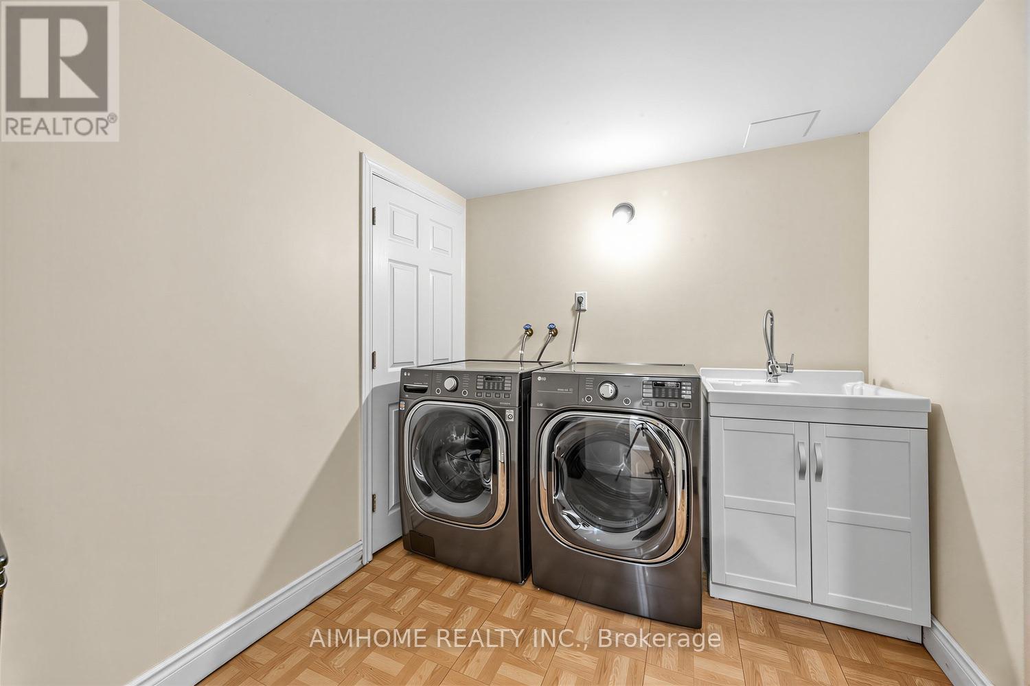 23 Bruce Creek Drive, Markham, ON - Indoor Photo Showing Laundry Room