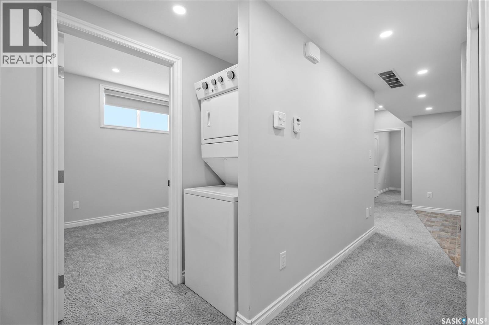 503 8Th Avenue E, Watrous, SK - Indoor Photo Showing Laundry Room