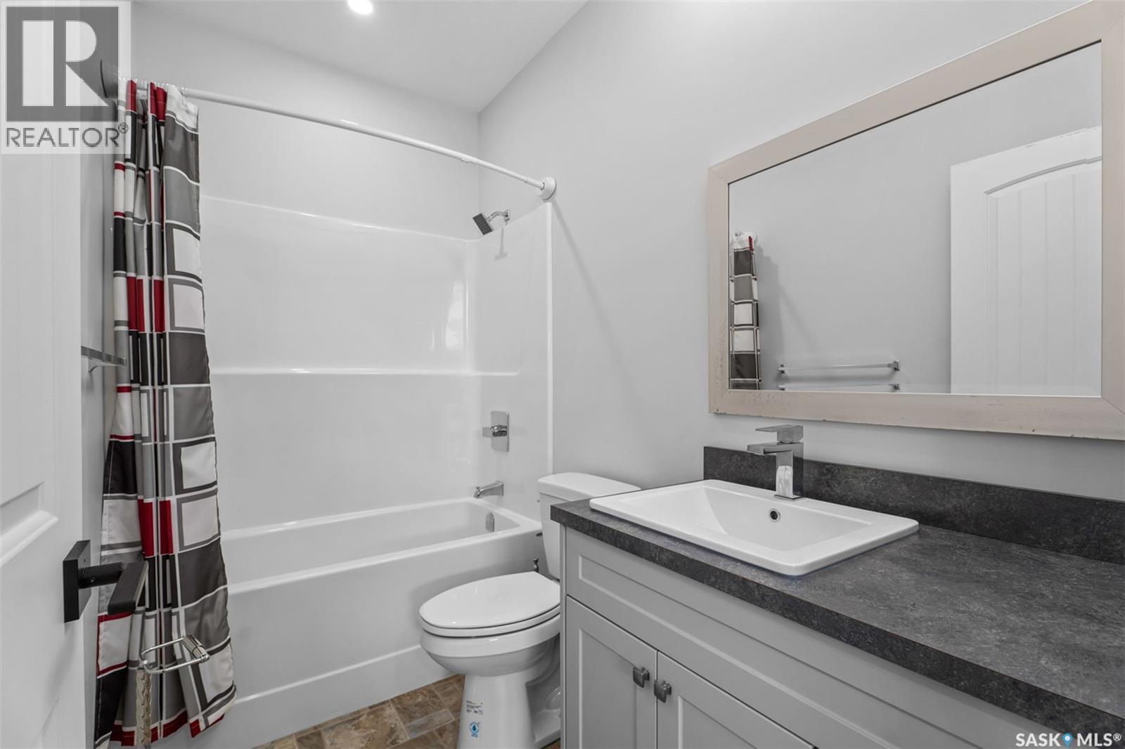 503 8Th Avenue E, Watrous, SK - Indoor Photo Showing Bathroom