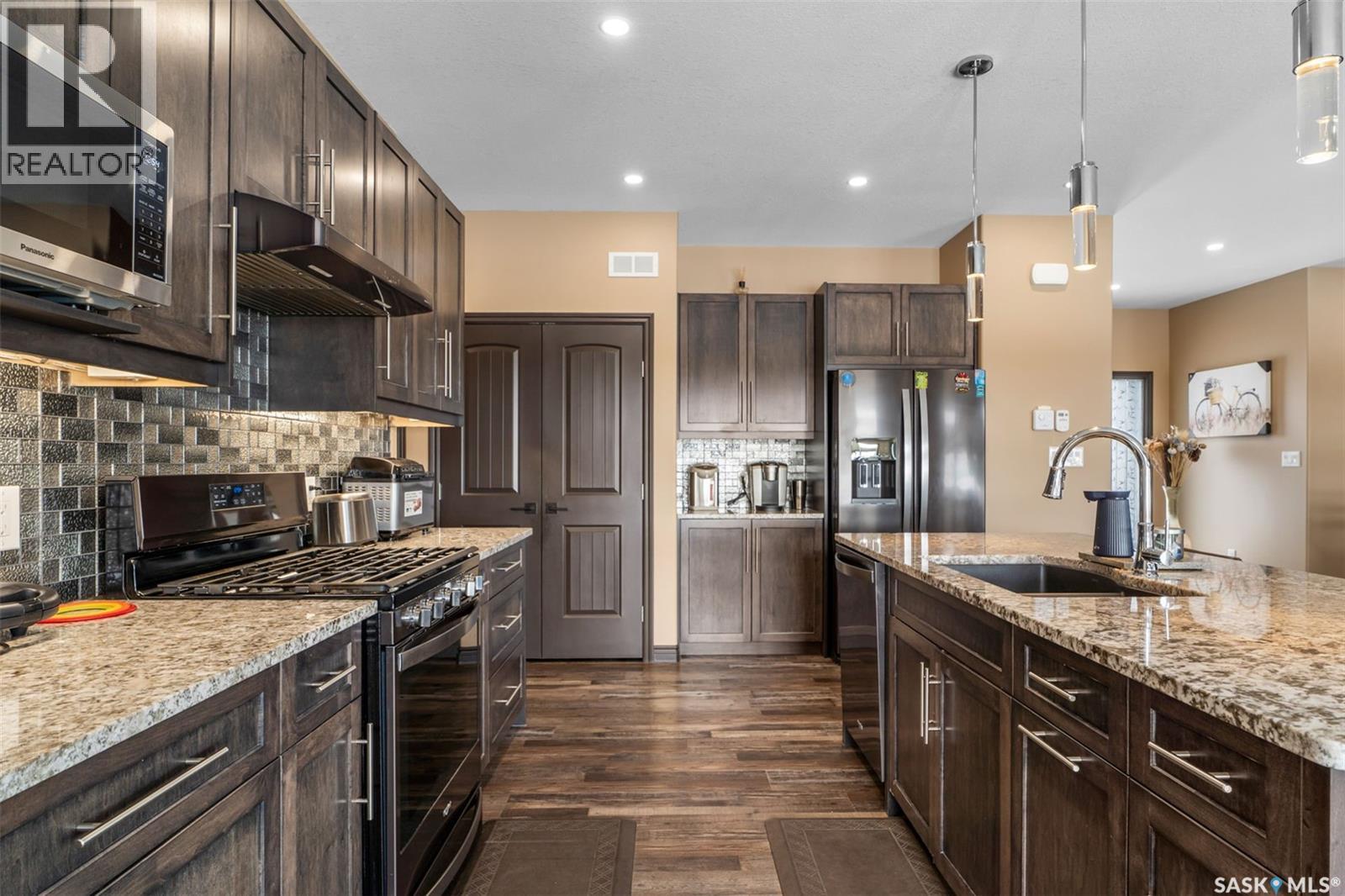 503 8Th Avenue E, Watrous, SK - Indoor Photo Showing Kitchen With Upgraded Kitchen