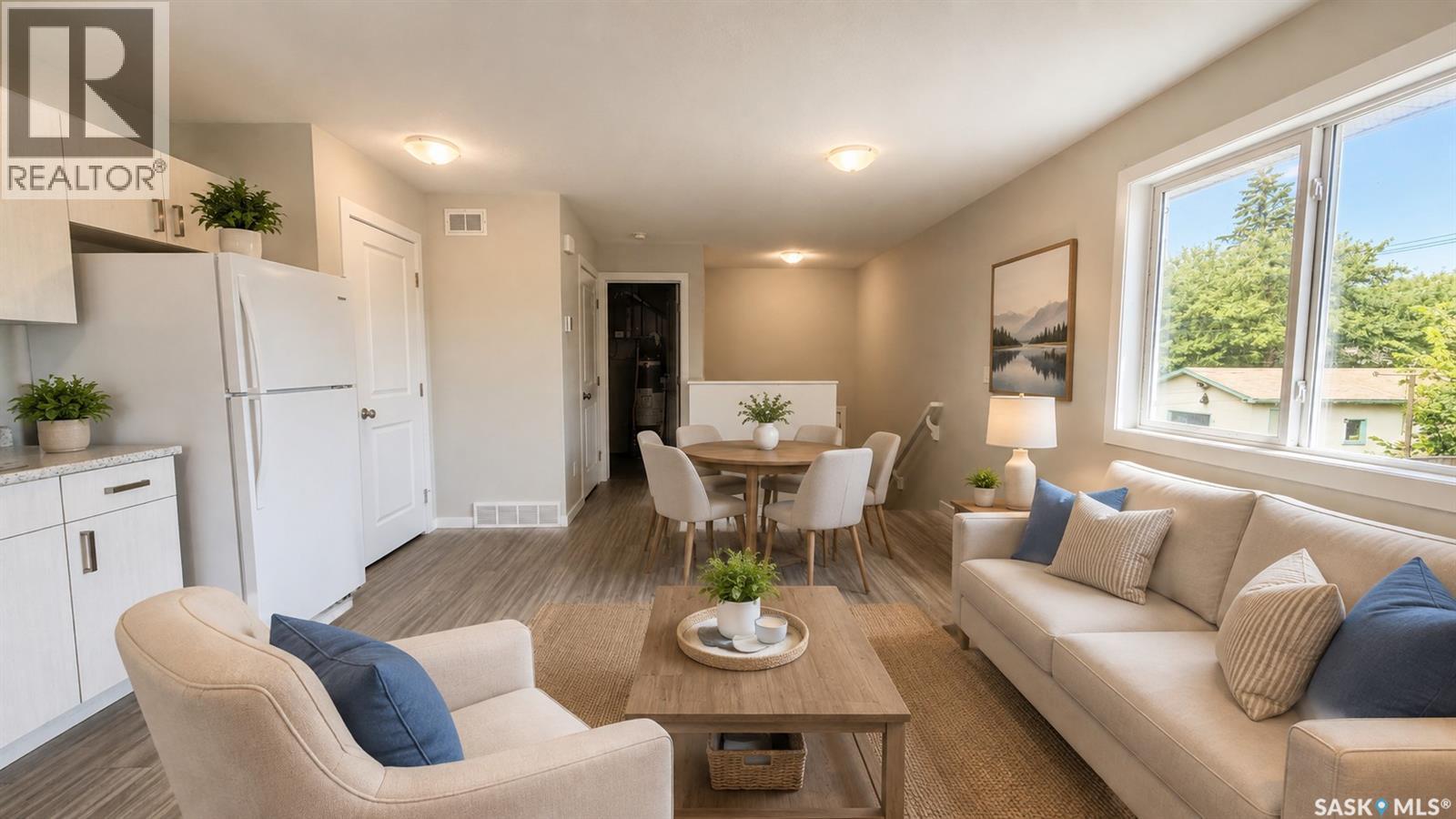 215 V Avenue N, Saskatoon, SK - Indoor Photo Showing Living Room