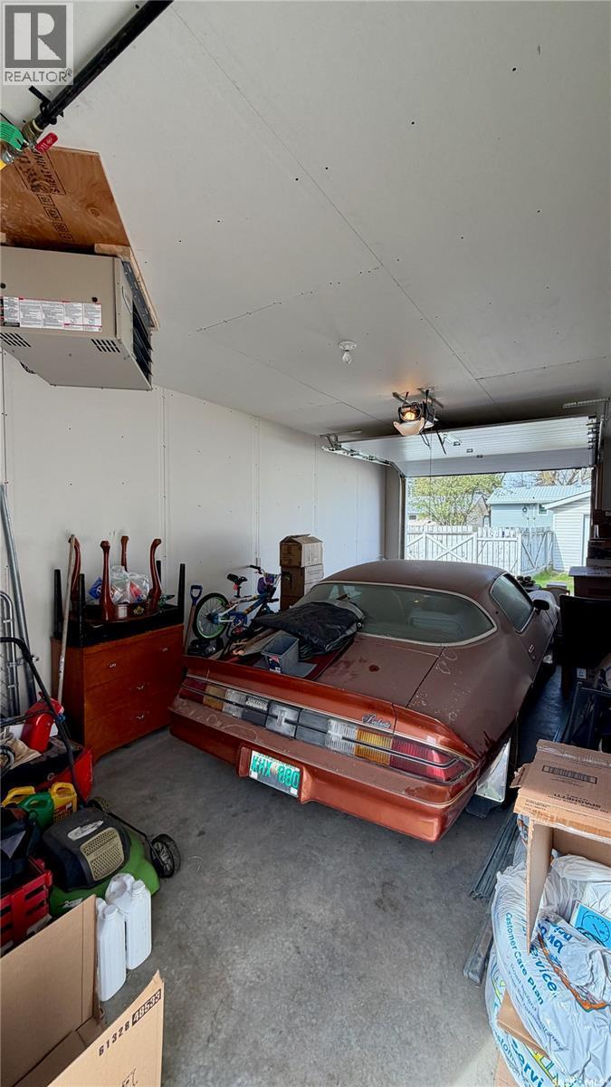 215 V Avenue N, Saskatoon, SK - Indoor