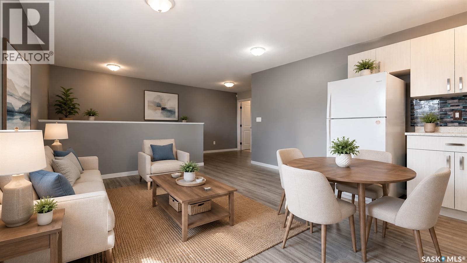 215 V Avenue N, Saskatoon, SK - Indoor Photo Showing Dining Room