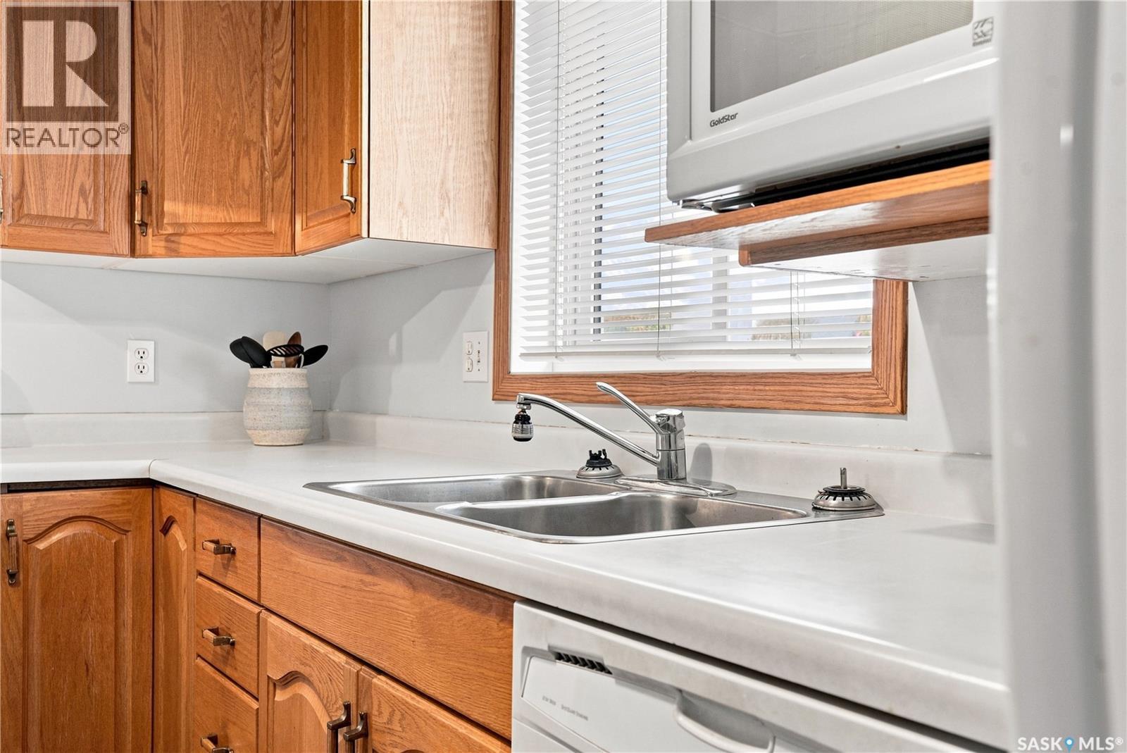308 115 Keevil Crescent, Saskatoon, SK - Indoor Photo Showing Kitchen With Double Sink