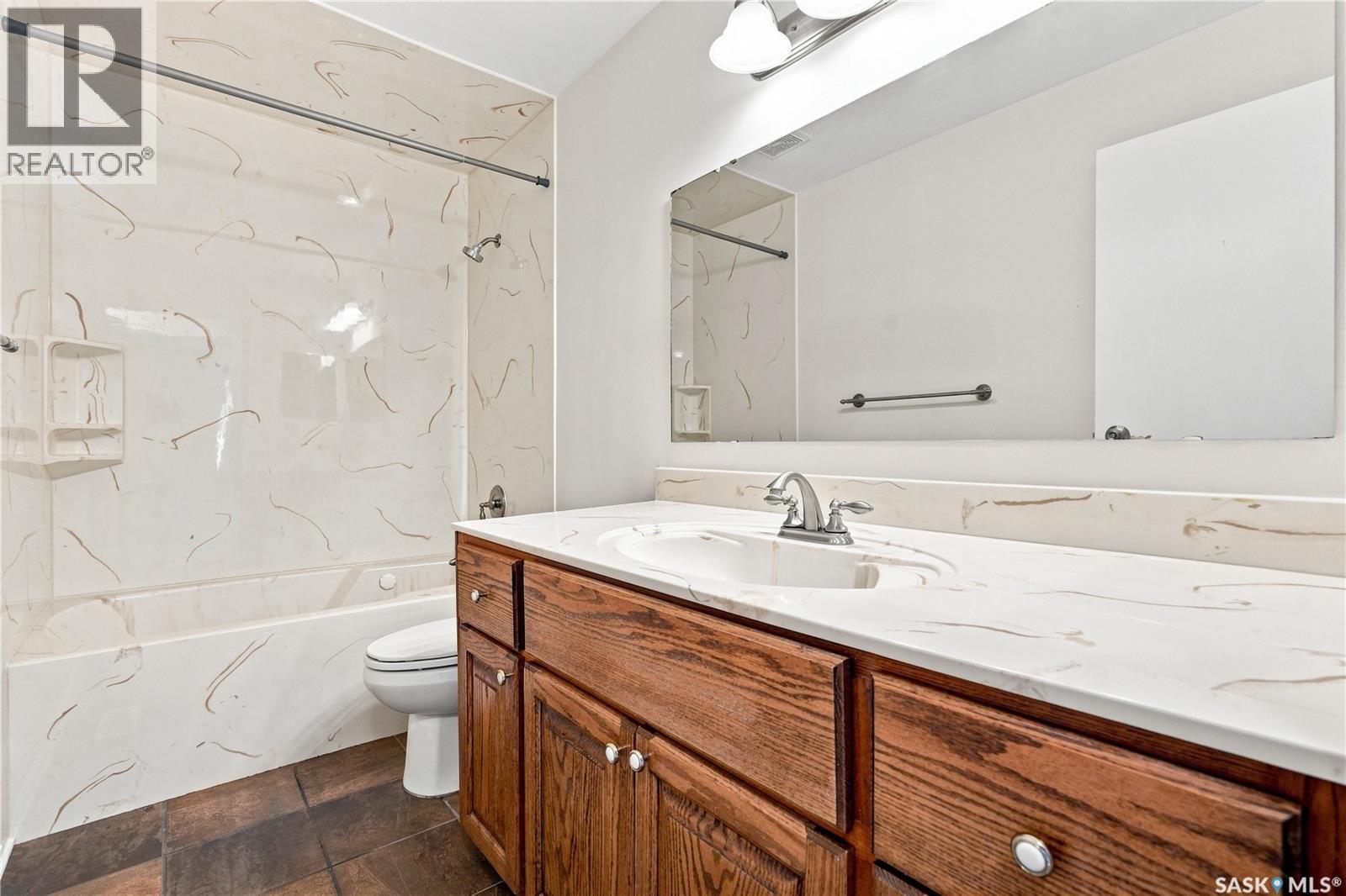 986 Rowell Crescent N, Regina, SK - Indoor Photo Showing Bathroom