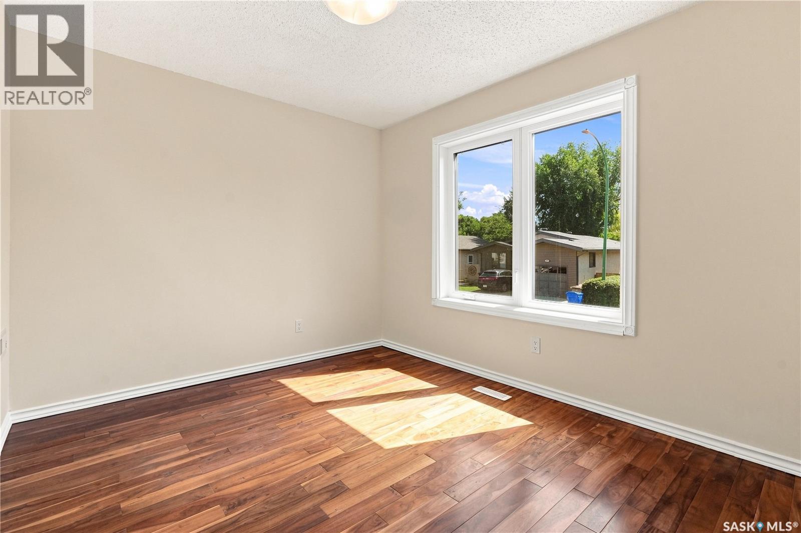 986 Rowell Crescent N, Regina, SK - Indoor Photo Showing Other Room