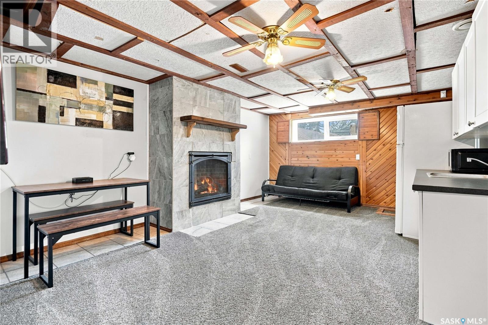 986 Rowell Crescent N, Regina, SK - Indoor With Fireplace