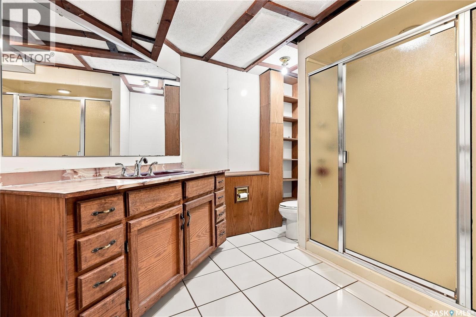 986 Rowell Crescent N, Regina, SK - Indoor Photo Showing Bathroom