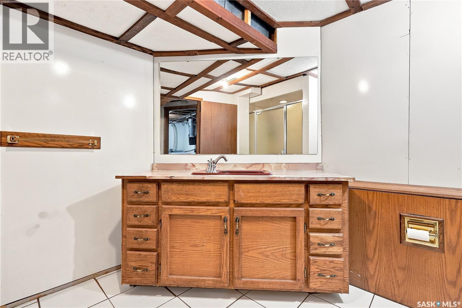 986 Rowell Crescent N, Regina, SK - Indoor Photo Showing Bathroom