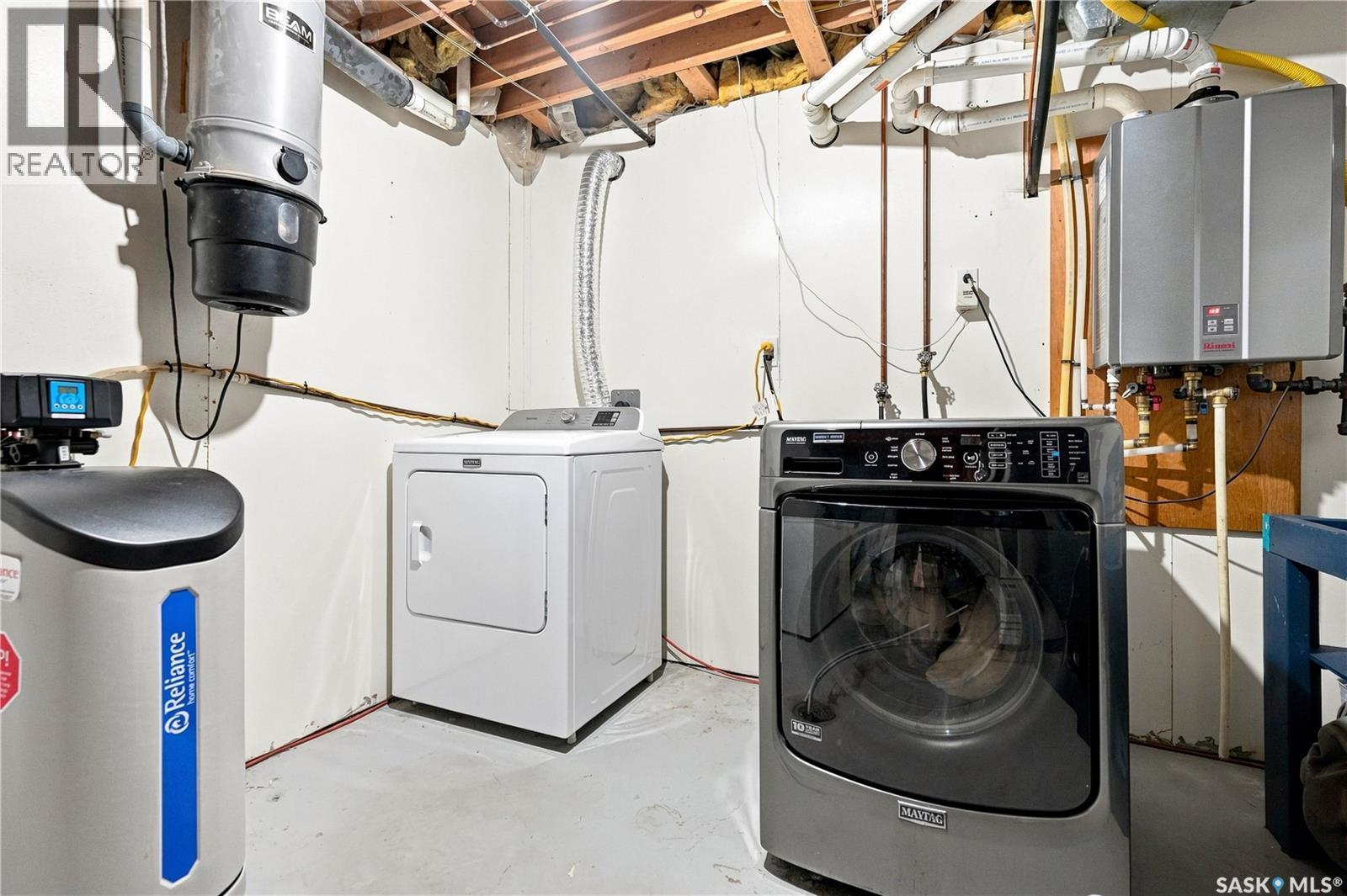 986 Rowell Crescent N, Regina, SK - Indoor Photo Showing Laundry Room