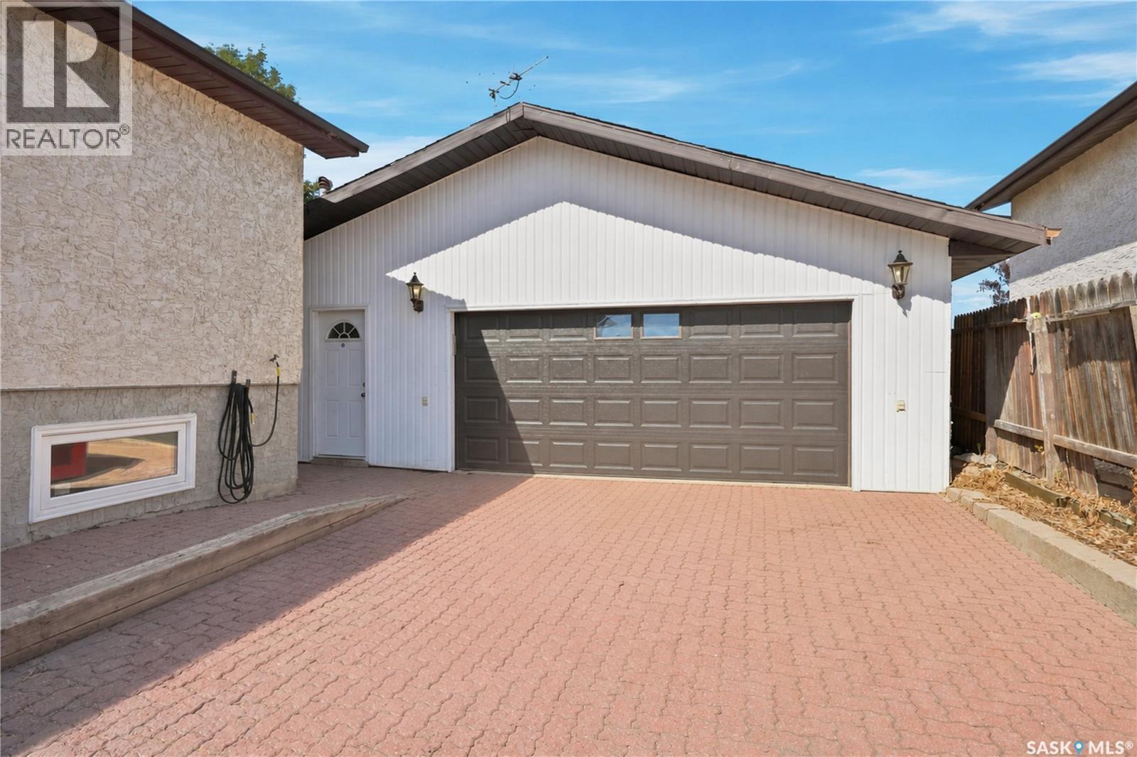 986 Rowell Crescent N, Regina, SK - Outdoor With Exterior