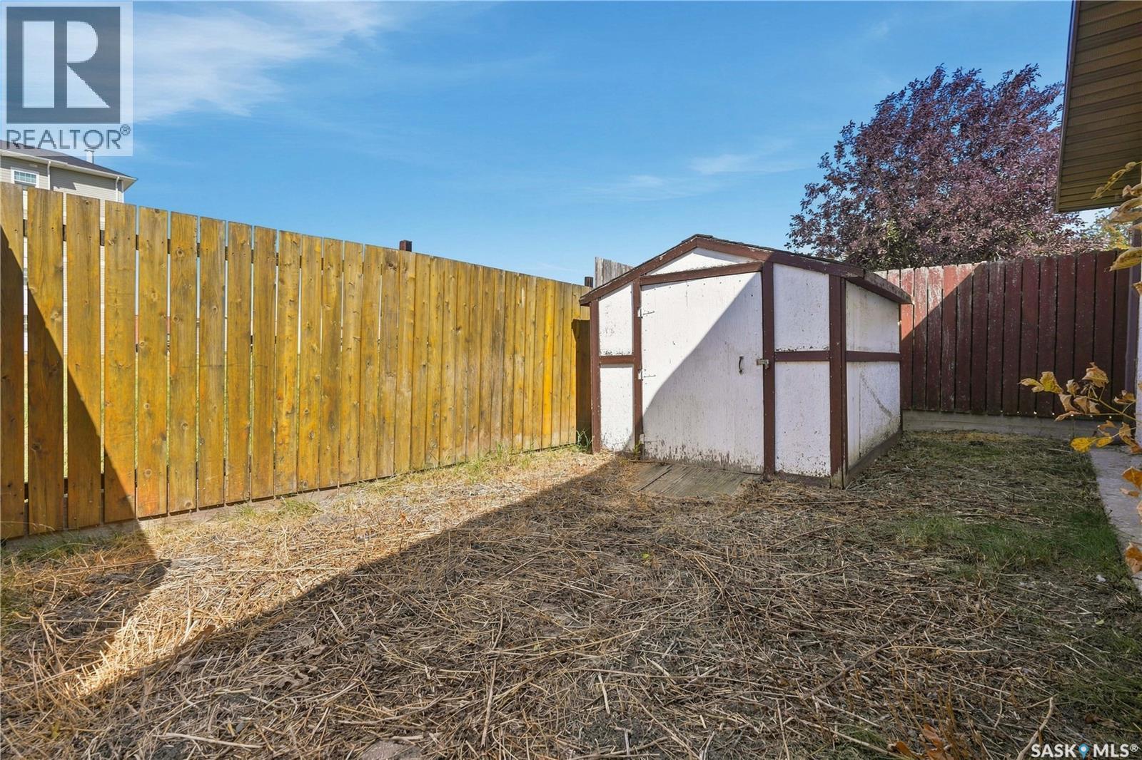 986 Rowell Crescent N, Regina, SK - Outdoor