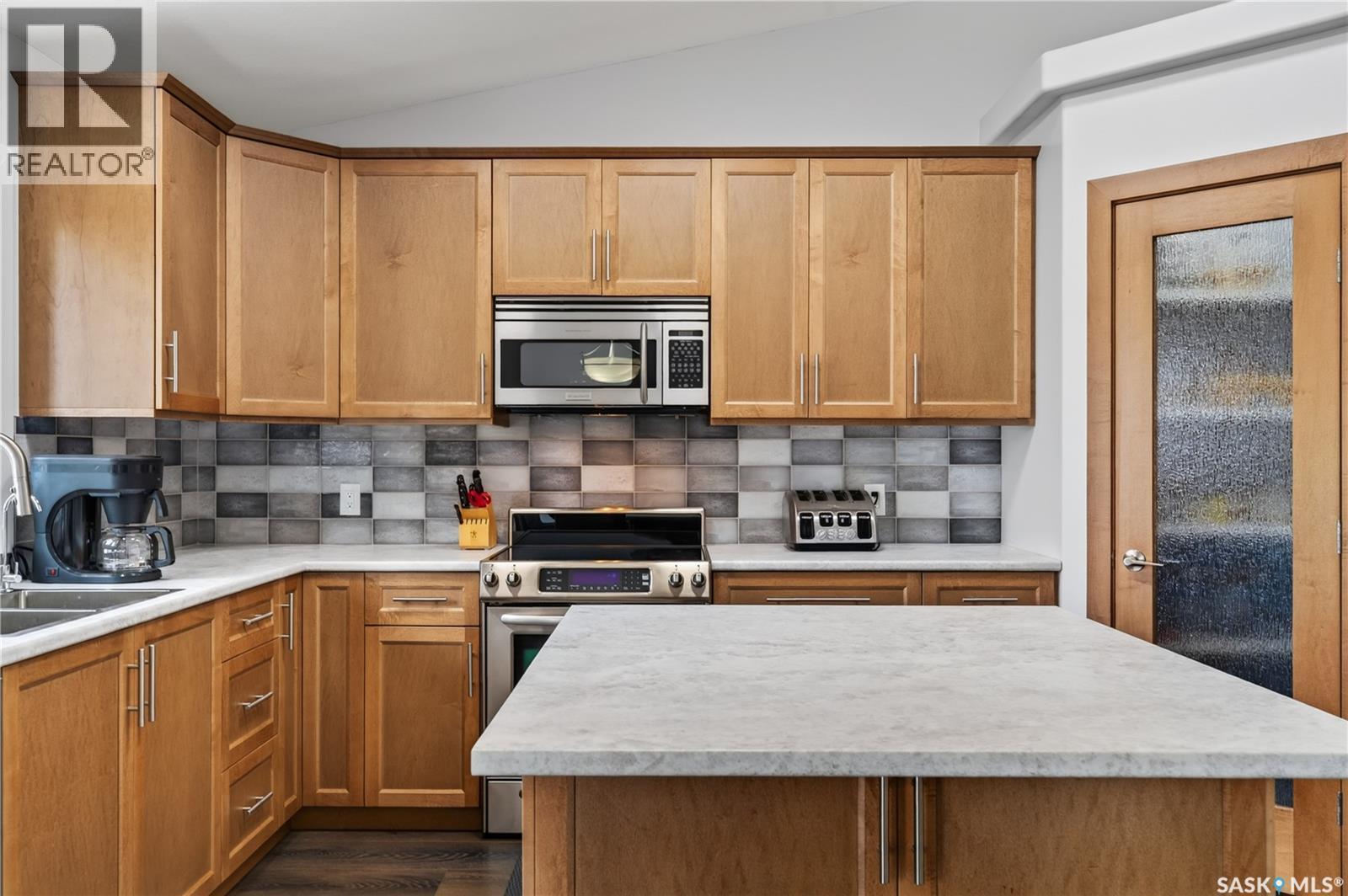 1329 Heidgerken Crescent, Humboldt, SK - Indoor Photo Showing Kitchen With Double Sink