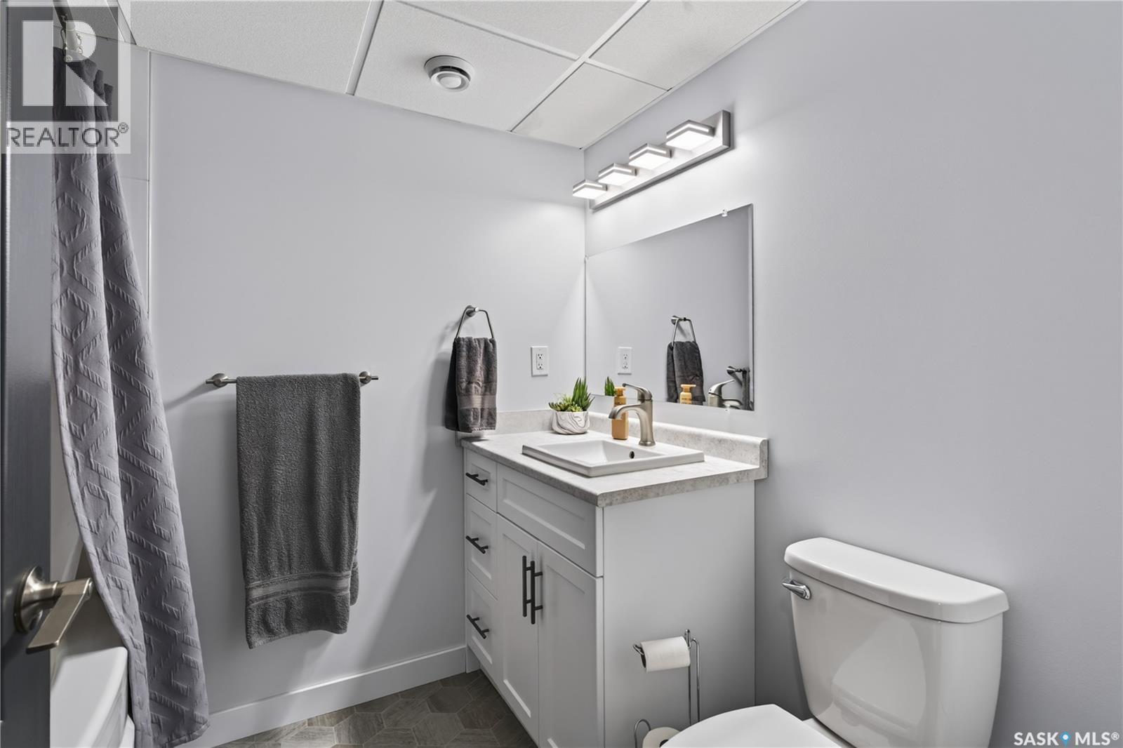1329 Heidgerken Crescent, Humboldt, SK - Indoor Photo Showing Bathroom