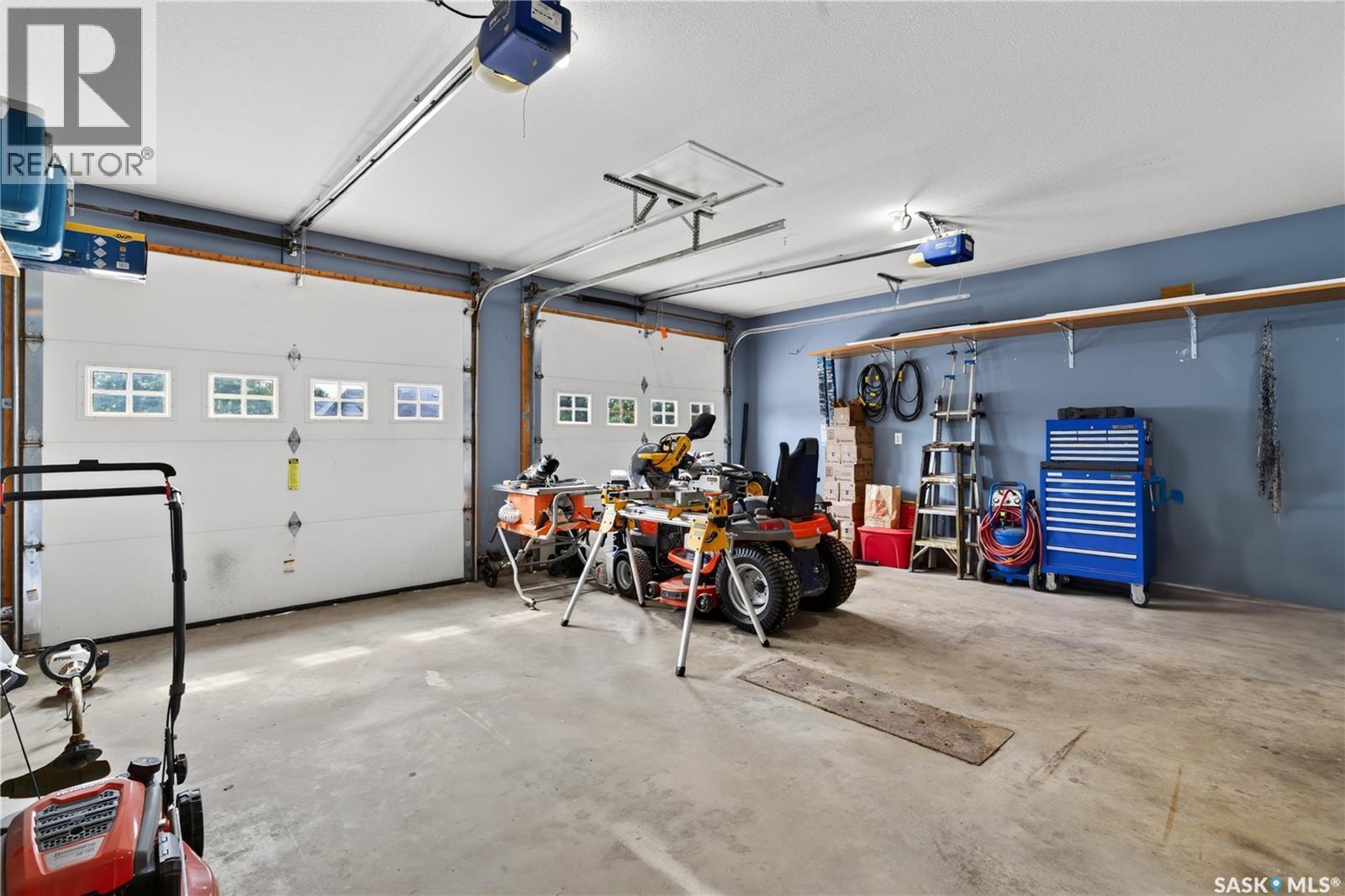 1329 Heidgerken Crescent, Humboldt, SK - Indoor Photo Showing Garage
