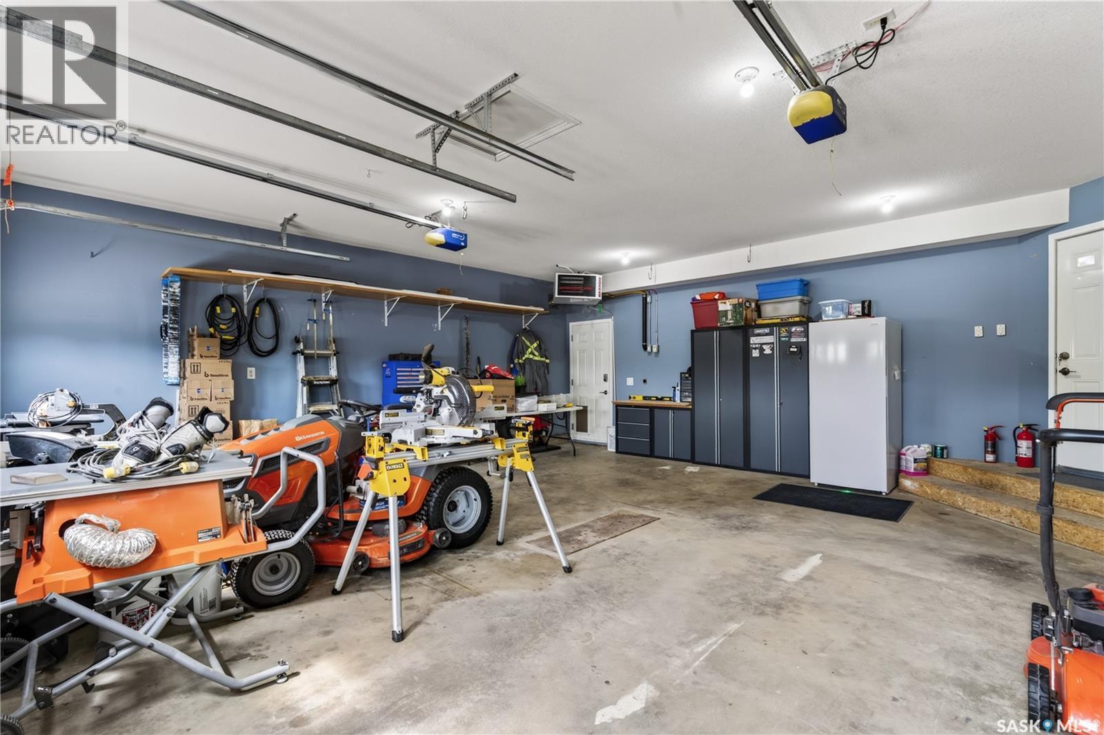1329 Heidgerken Crescent, Humboldt, SK - Indoor Photo Showing Garage