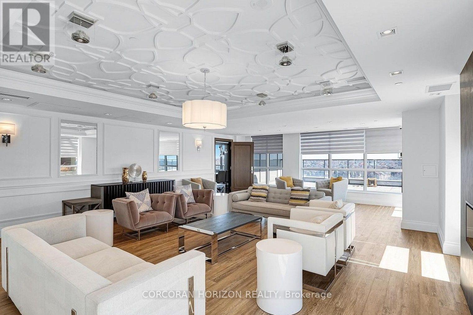 9560 Markham Road, Markham, ON - Indoor Photo Showing Living Room