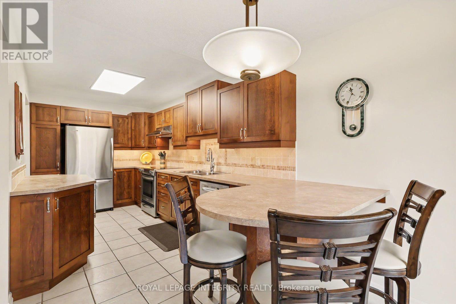 Island to have a coffee in the morning - 16 Streamwood Lane, Ottawa, ON - Indoor Photo Showing Other Room