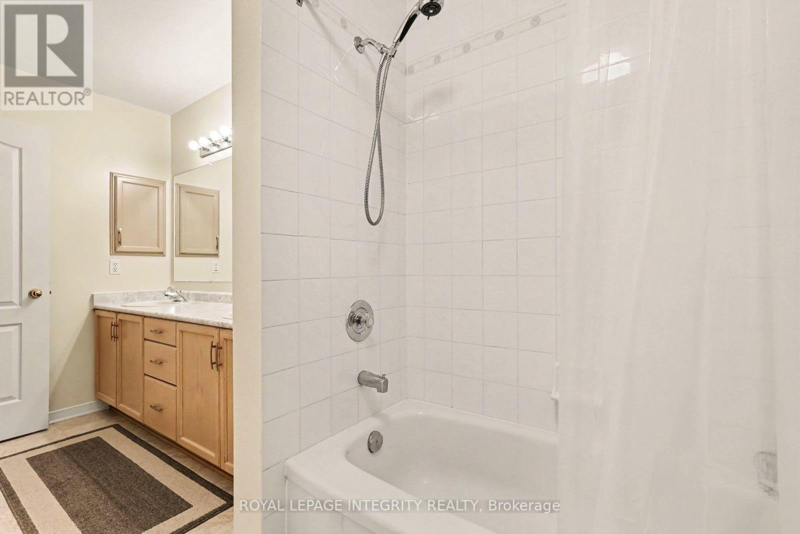 16 Streamwood Lane, Ottawa, ON - Indoor Photo Showing Bathroom