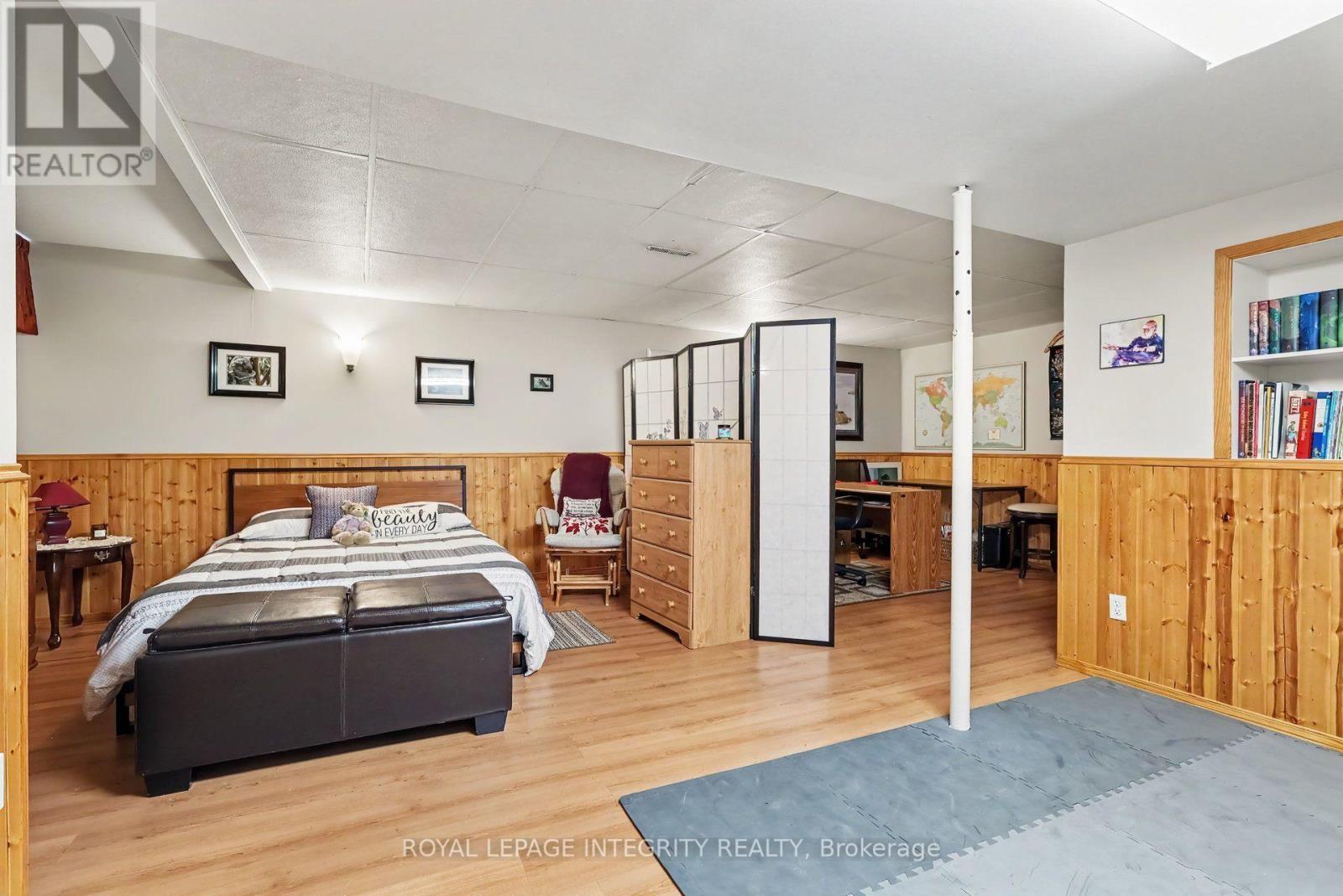 16 Streamwood Lane, Ottawa, ON - Indoor Photo Showing Bedroom