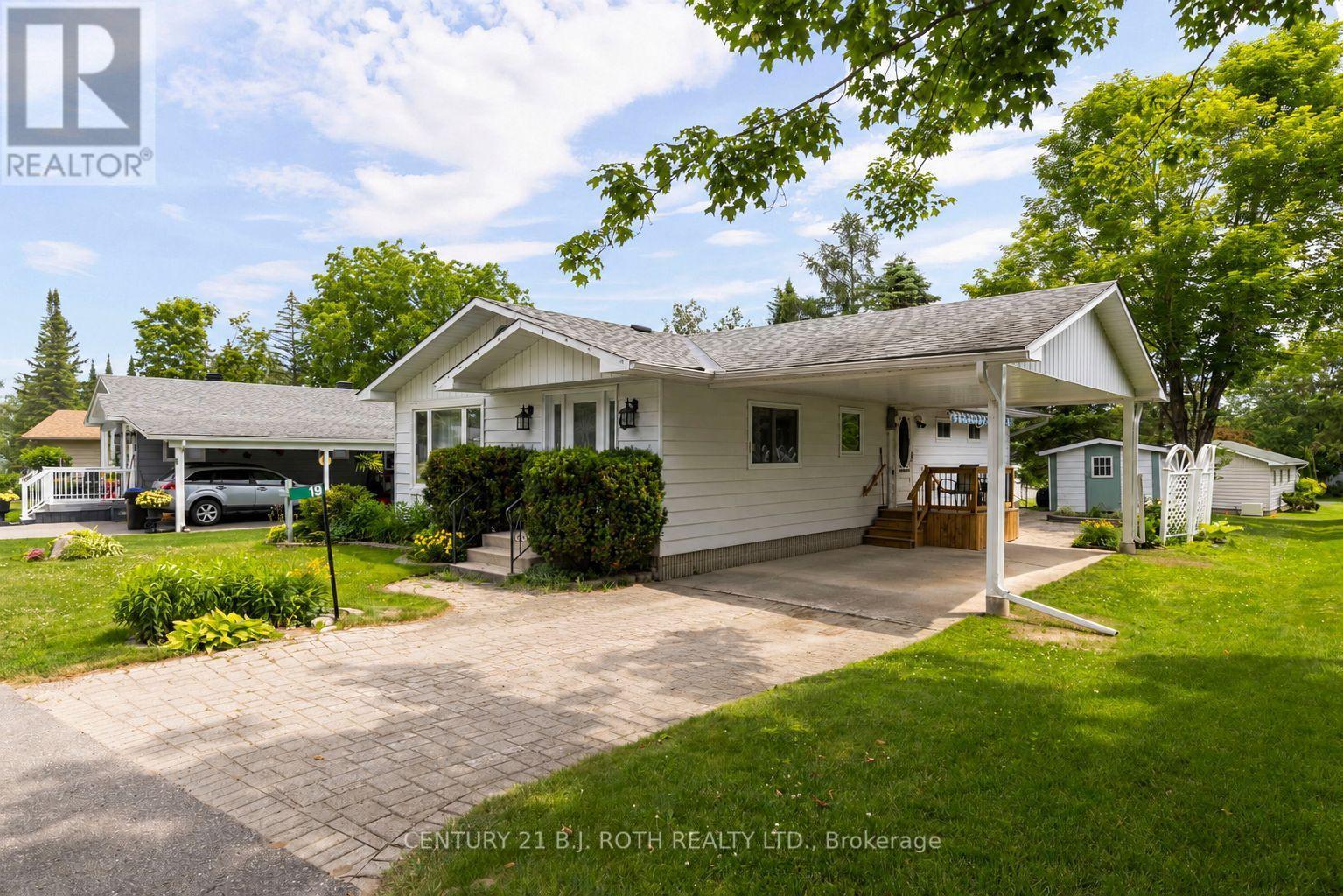19 Maple Crescent, Oro-Medonte, ON - Outdoor With Facade