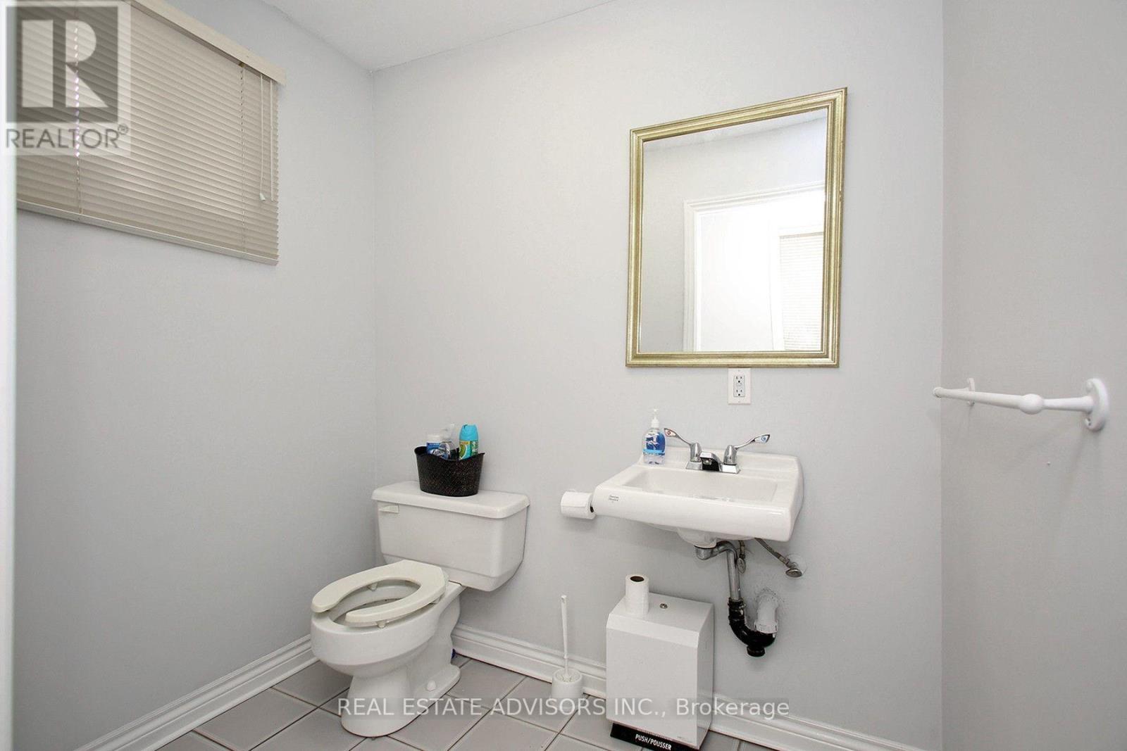 main floor powder room - 7924 Kipling Avenue, Vaughan, ON