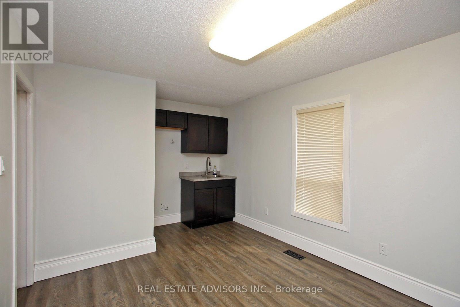 main floor kitchenette - 7924 Kipling Avenue, Vaughan, ON