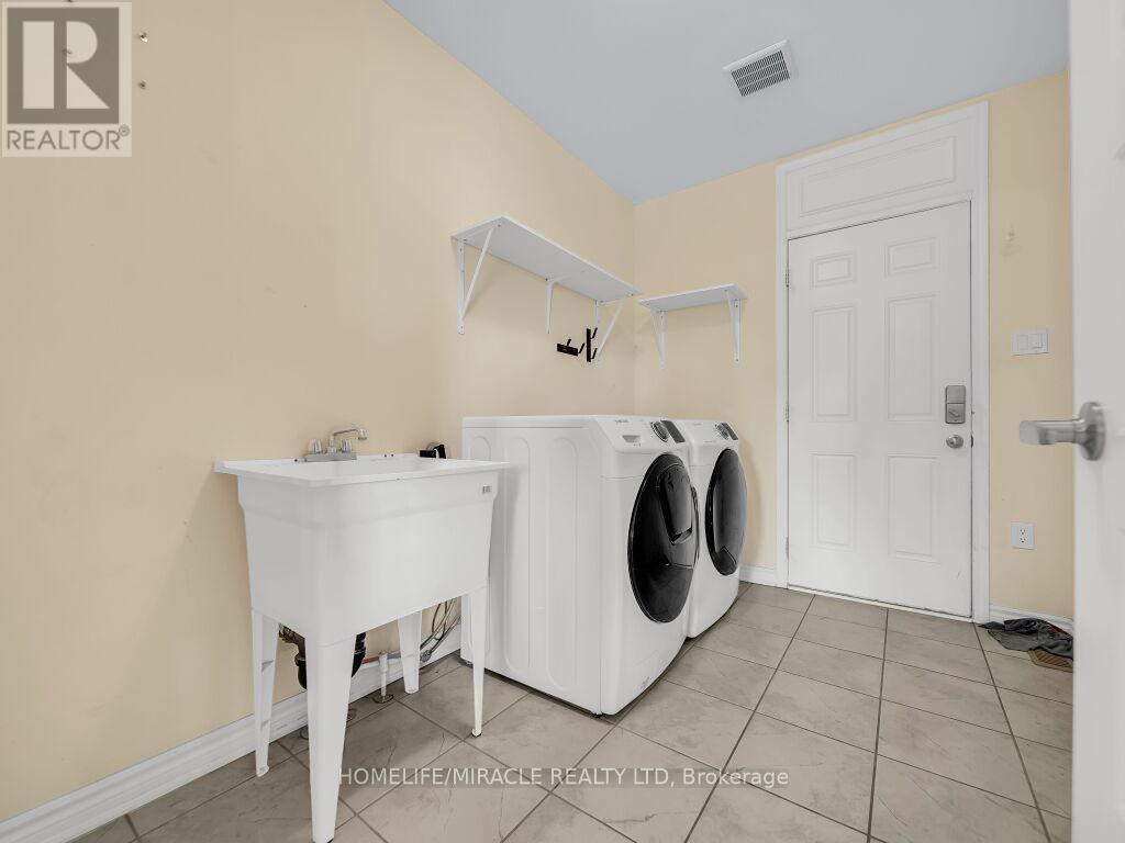 52 Compass Trail, Cambridge, ON - Indoor Photo Showing Laundry Room