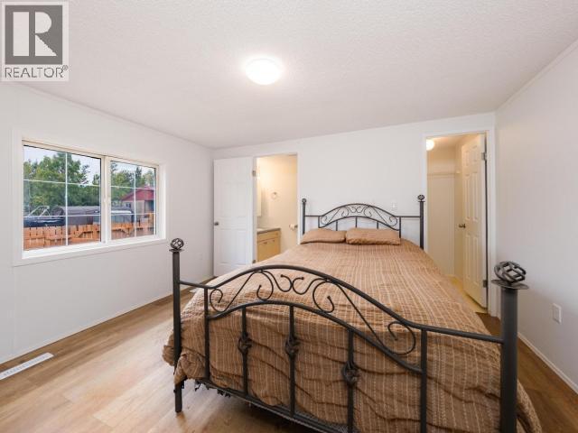 413-989 Range Road, Whitehorse, YT - Indoor Photo Showing Bedroom