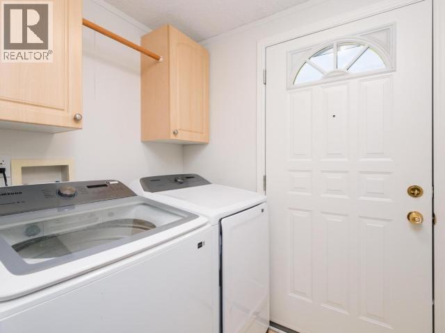 413-989 Range Road, Whitehorse, YT - Indoor Photo Showing Laundry Room