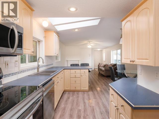 413-989 Range Road, Whitehorse, YT - Indoor Photo Showing Kitchen With Double Sink