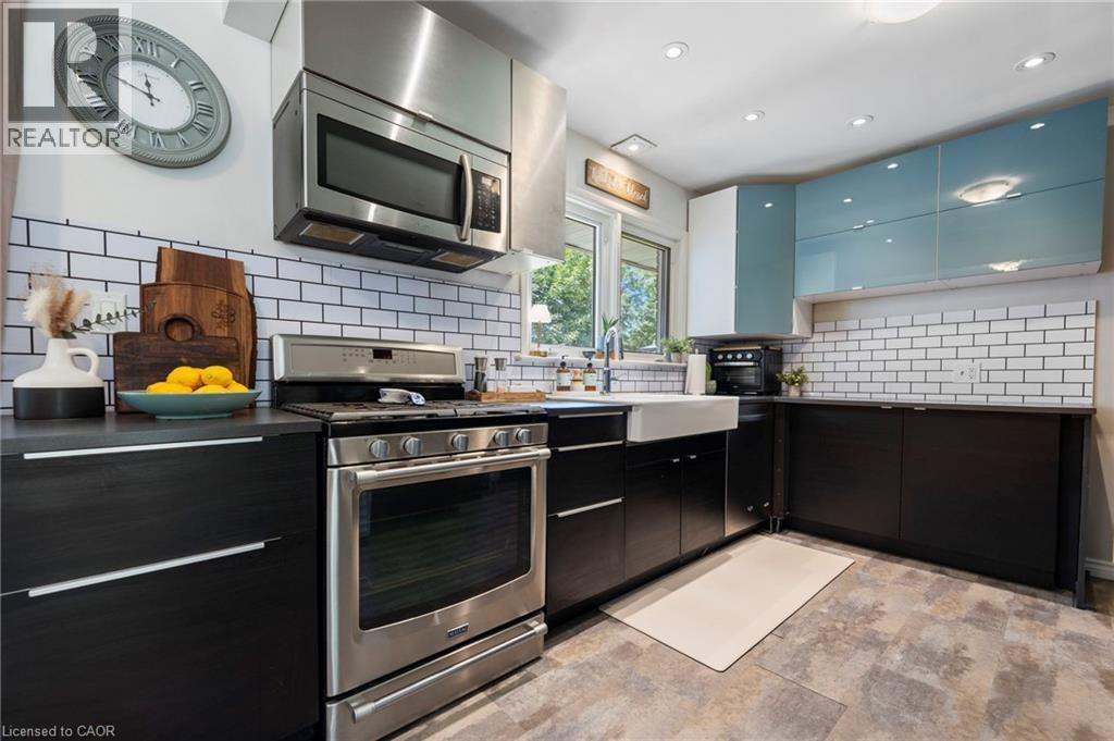 16 Gibson Drive, Simcoe, ON - Indoor Photo Showing Kitchen With Upgraded Kitchen