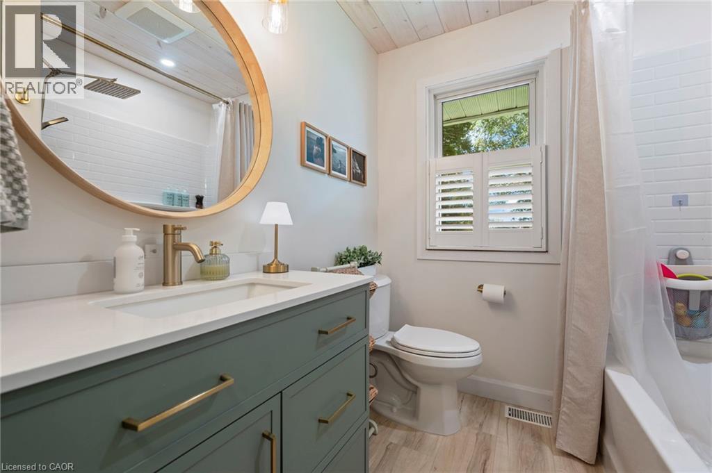 16 Gibson Drive, Simcoe, ON - Indoor Photo Showing Bathroom