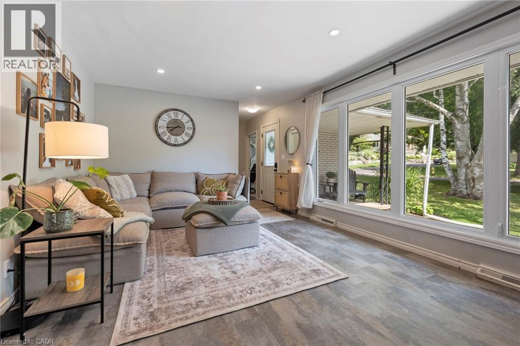 16 Gibson Drive, Simcoe, ON - Indoor Photo Showing Living Room