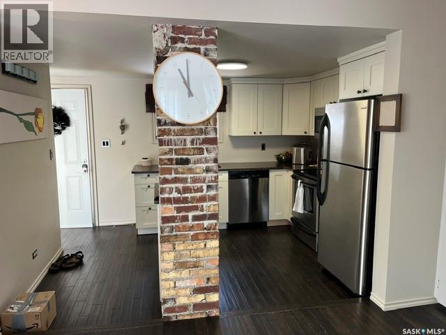 904 Eberts Street, Indian Head, SK - Indoor Photo Showing Kitchen With Stainless Steel Kitchen